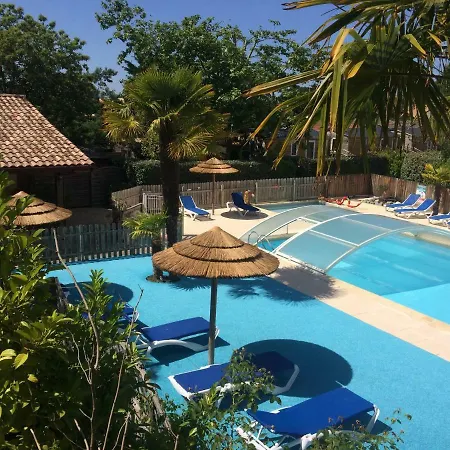 - A 900m Du Bassin Apartment *